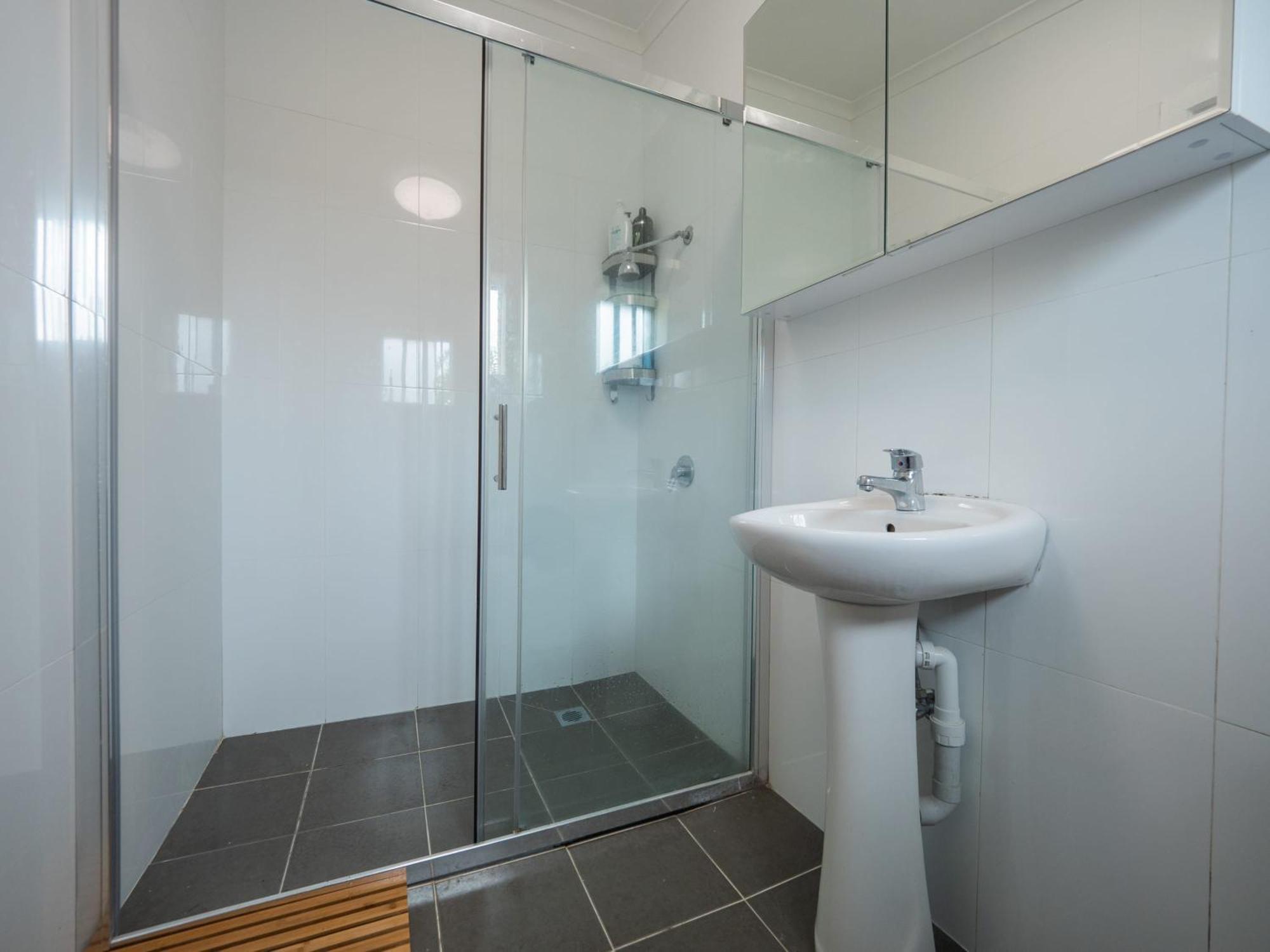 Quaint Double Or Queen - Mins To Stations&unsw - Shared Bathroom Guest house Sydney