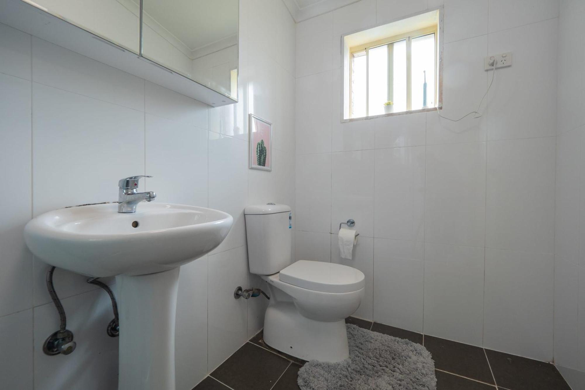 Quaint Double Or Queen - Mins To Stations&unsw - Shared Bathroom Guest house *